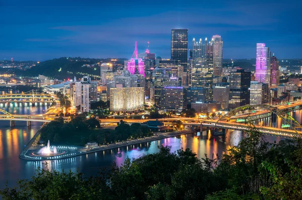 Pittsburgh skyline by night — Stock Photo, Image