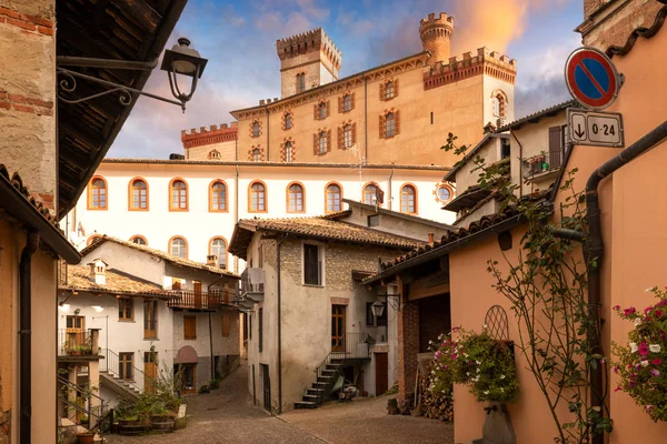 Barolo dorp in Italië — Stockfoto