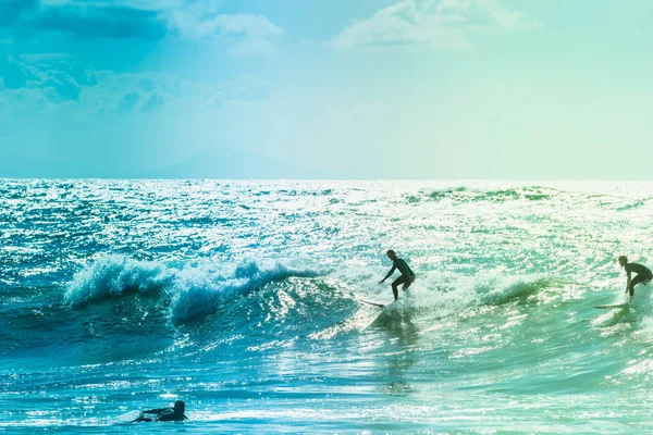 Extreme Surfers Rijden Enkele Golven Zee Frankrijk — Stockfoto