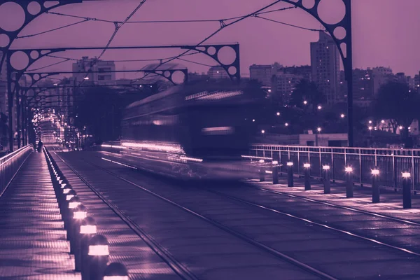 Moving Metro Train Bridge Dom Luiz Porto Toned Violet Shot — Stock Photo, Image