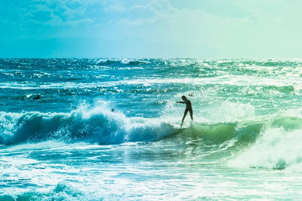 Extreme Surfers Rijden Enkele Golven Zee Frankrijk — Stockfoto