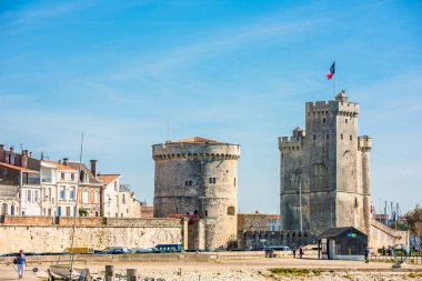Fransa, La Rochelle - 21 Eylül 2015: La Rochelle Fransa eski kale eski liman Kulesi
