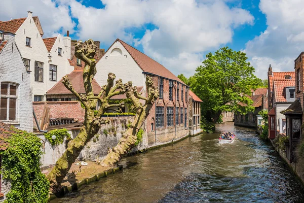 Belgium Bruges May Boats Full Tourist Enjoying Beautiful Canal May — Stock Photo, Image