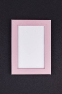 Bin yıllık pembe çerçeve koyu siyah renk Kağıt arka plan kopya alanı en az tarzı, metin için şablon veya senin imge mockup ile alay et