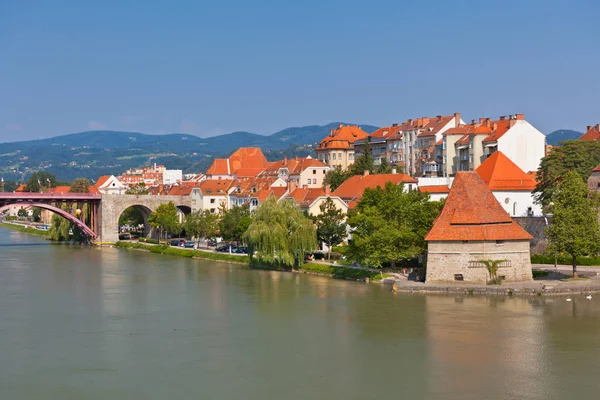 Skyline Nasyp Miasta Maribor Słoneczny Dzień Słowenia — Zdjęcie stockowe