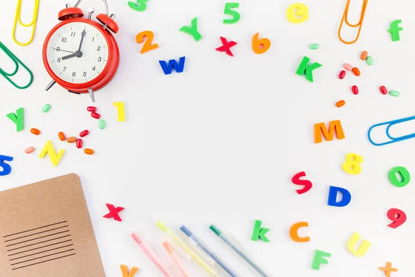 Plano Criativo Colocar Volta Conceito Escola Com Despertador Escola Cor — Fotografia de Stock