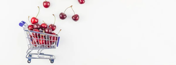 Long Wide Banner Ripe Cherries Shopping Cart Copy Space Isolated — Stock Photo, Image