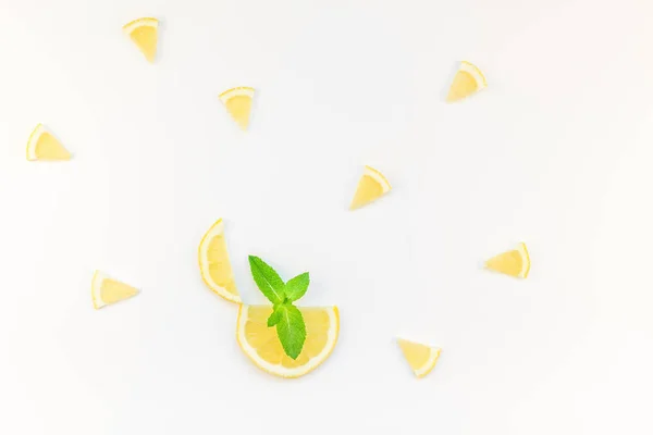 Creatieve Flatlay Overhead Boven Citrus Citroen Segmenten Bekijken Mint Kruiden — Stockfoto