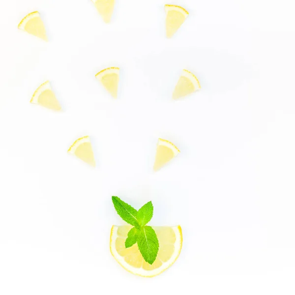 Квадратний Плоский Накладний Вид Зверху Цитрусові Скибочки Лимона Ятні Трави — стокове фото