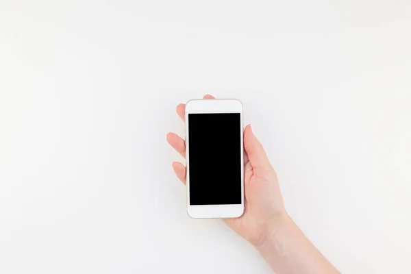 Mano Mujer Con Pulimento Manicura Pastel Que Sostiene Smartphone Aislado — Foto de Stock