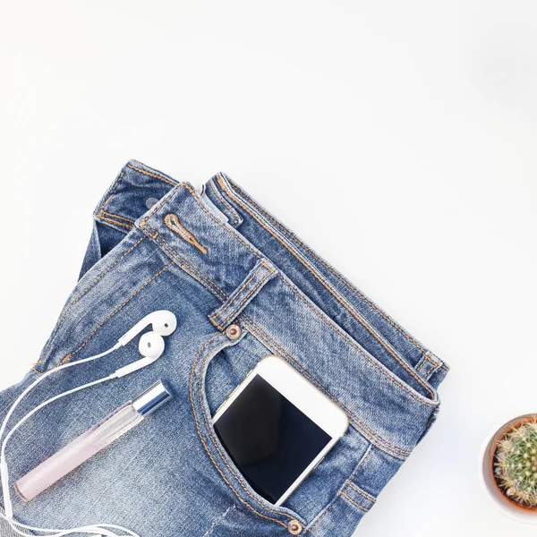 Fyrkantig Platt Låg Blå Jeans Armband Cactus Och Smartphone Med — Stockfoto