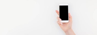 Kadın el ile kopya alanı minimalizm tarzı ile beyaz arka plan üzerinde izole smartphone tutan pastel manikür Lehçe. Uzun geniş afiş kadınsı blog sosyal teknolojik medya için sahte