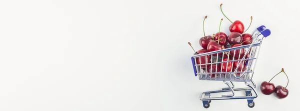 Long Wide Banner Ripe Cherries Shopping Cart Copy Space Isolated — Stock Photo, Image