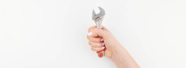 Kadın el minimalizm tarzı beyaz arka plan üzerinde izole kopya alanı ile somun anahtarı tutan pastel manikür Lehçe ile yaratıcı geniş uzun afiş. Onarım veya iyileştirme feminizm kavramı