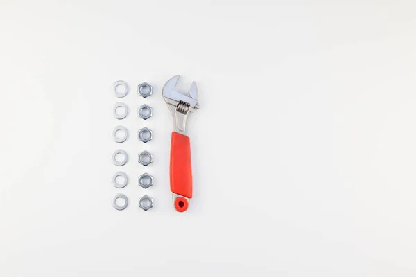 Kreative Hüfthöhe Aus Metallmuttern Und Schraubenschlüssel Auf Weißem Hintergrund Mit — Stockfoto