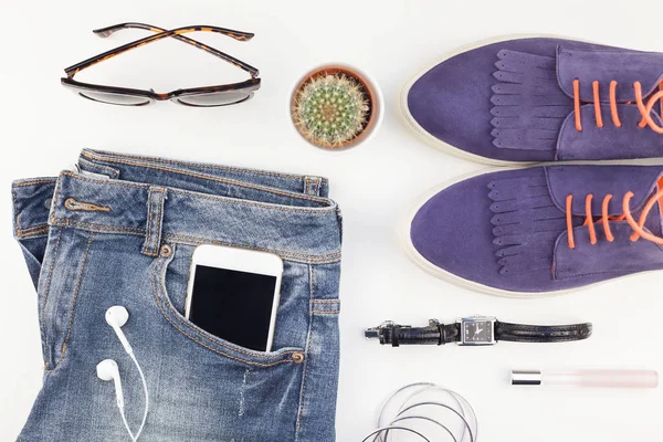 Platt Låg Mockaskor Blå Jeans Armband Cactus Och Smartphone Med — Stockfoto