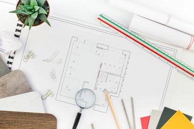 Yaratıcı düz yatıyordu ek yükü üstten görünüm planları mimari düz proje planı ve ofis malzemeleri dekoratör beyaz tablo çalışma alanındaki renk örnekleri araçları ve ekipmanları arka plan kopya alanı kavramı ile