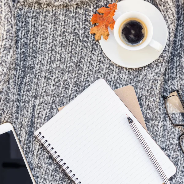 Creatieve Plein Herfst Flat Lag Overhead Bovenaanzicht Stijlvolle Huis Werkruimte — Stockfoto