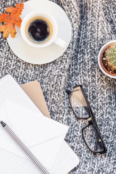 Creatieve Herfst Plat Lag Overhead Bovenaanzicht Stijlvolle Huis Werkruimte Met — Stockfoto