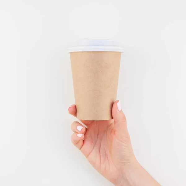 Quadrat Attrappe Bild Der Frau Hand Hält Craft Papier Kaffeetasse — Stockfoto