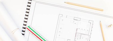 Yaratıcı düz yatıyordu uzun geniş afiş üstten görünüm planları mimari düz proje planı ve ofis malzemeleri dekoratör beyaz tablo çalışma alanı renk örnekleri araçları ekipmanları arka plan kopya alanı kavramı üzerinde