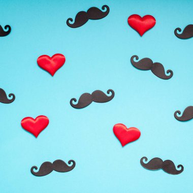 Yaratıcı kare flatlay ek yükü üstten görünüm retro şık siyah kağıt bıyıkları turkuaz arka plan kopya alanı. Erkek Sağlığı Farkındalık ay gün erkeklik kavramı blog sosyal medya babalar