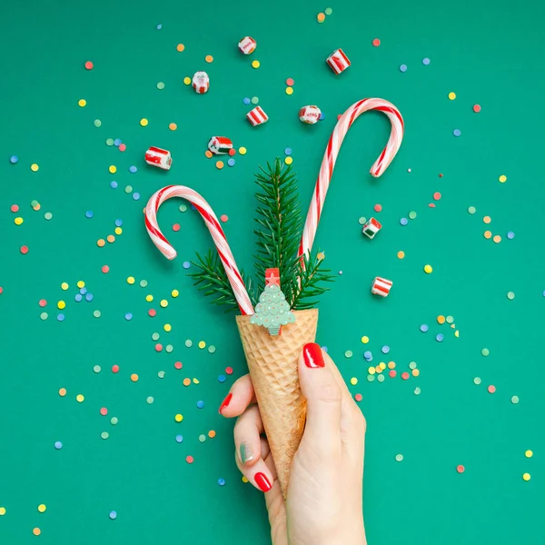 Año Nuevo Navidad Navidad Fiesta Celebración Mujer Mano Manicura Roja — Foto de Stock