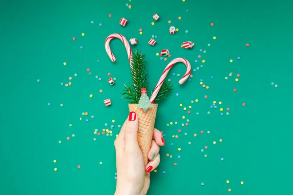 Año Nuevo Navidad Navidad Fiesta Celebración Mujer Mano Manicura Roja —  Fotos de Stock