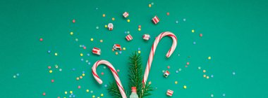 Yeni yıl Noel Xmas tatil parti kutlama şeker köpekler köknar ağacı şube kopya alanı yeşil renk kağıt geniş uzun afiş. Şablon tebrik kartı 2019