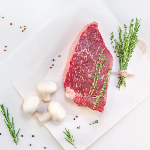 Creative Top Vista Plana Leigos Carne Crua Fresca Carne Striploin — Fotografia de Stock