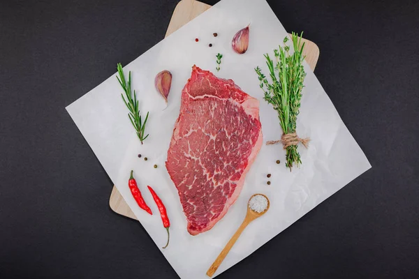 Creative Top View Flat Lay Fresh Raw Beef Meat Striploin — Fotografia de Stock