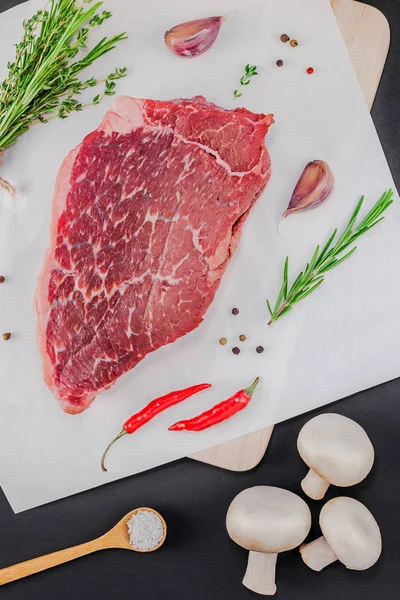 Creative Top View Flat Lay Fresh Raw Beef Meat Striploin — Stock Photo, Image
