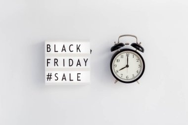 Yaratıcı üst görüntülemek düz yatıyordu promosyon kompozisyon Black friday satış metin lightbox çalar saat beyaz arka plan kopya alanı şablonu siyah Cuma satış mockup düşmek Şükran promosyon reklam