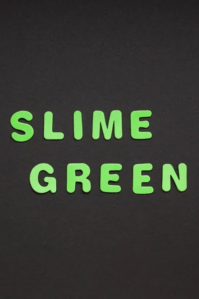 Texto Colorido Criativo Feito Letras Plásticas Slime Escrita Verde Sobre — Fotografia de Stock