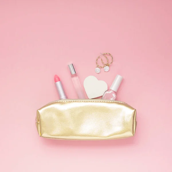 Felülnézet Lapos Feküdt Kozmetikumok Fülbevaló Arany Női Pénztárca Másol Tér — Stock Fotó
