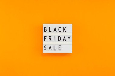 Yaratıcı üst görüntülemek düz yatıyordu promosyon kompozisyon Black friday satış metin beyaz lightbox turuncu arka plan kopya alanı şablonu siyah Cuma satış mockup düşmek Şükran promosyon reklam