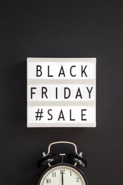 Yaratıcı üst görüntülemek düz yatıyordu promosyon kompozisyon Black friday satış metin lightbox çalar saat siyah arka plan kopya alanı şablonu siyah Cuma satış mockup düşmek Şükran promosyon reklam