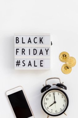 Creative Top view düz tanıtım kompozisyonu Kara Cuma satış metni beyaz arka plan fotokopi alanı şablonu Kara Cuma satış modeli Şükran Günü tanıtımı