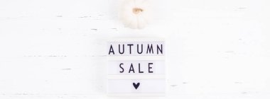 Yaratıcı üst lightbox beyaz arka plan kopya alanı şablonu sonbahar satış mockup sonbahar mevsimlik teklif promosyon reklam ile çalar saat düz yatıyordu promosyon kompozisyon sonbahar satış metin görüntülemek