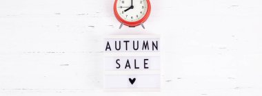 Yaratıcı üst lightbox beyaz arka plan kopya alanı şablonu sonbahar satış mockup sonbahar mevsimlik teklif promosyon reklam ile çalar saat düz yatıyordu promosyon kompozisyon sonbahar satış metin görüntülemek