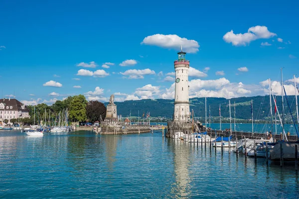 Deutschland Lindau August Blick Auf Den Leuchtturm Und Eine Löwenstatue — Stockfoto