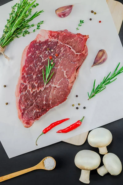Creative Top View Flat Lay Fresh Raw Beef Meat Striploin — Stock Photo, Image
