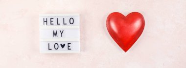 Üstten görünüm aşk tatil kutlama kırmızı kalp lightbox pembe arka plan kopya alanı şablonu tebrik kartı metin tasarım sosyal medya Bloglar ile yaratıcı Sevgililer günü romantik kompozisyon düz yatıyordu