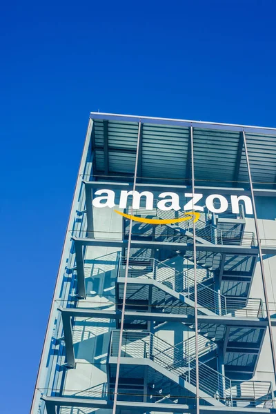 München Tyskland December 2018 Amazon Logo Företaget Kontorsbyggnaden Ligger München — Stockfoto