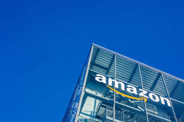 München Tyskland December 2018 Amazon Logo Företaget Kontorsbyggnaden Ligger München — Stockfoto