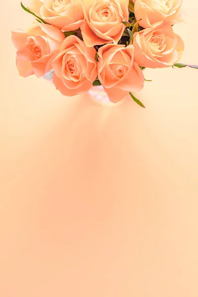 Δημιουργική Κάτοψη Επίπεδη Θέσει Φρέσκα Κοραλλί Ροζ Τριαντάφυλλα Μπουκέτο Αντίγραφο — Φωτογραφία Αρχείου