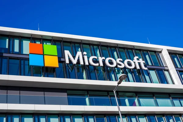 Munich Alemanha Dezembro 2018 Logotipo Microsoft Prédio Escritórios Empresa Localizado — Fotografia de Stock