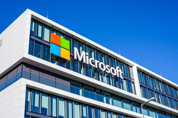 Munich Alemanha Dezembro 2018 Logotipo Microsoft Prédio Escritórios Empresa Localizado — Fotografia de Stock