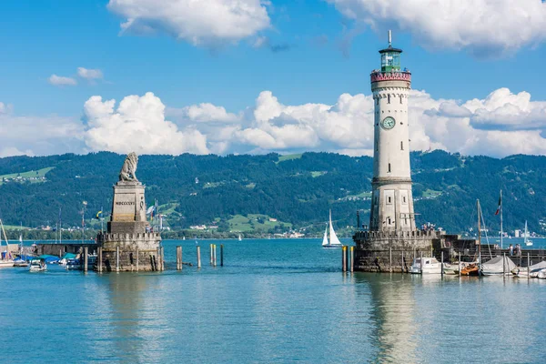 Deutschland Lindau August Blick Auf Den Leuchtturm Und Eine Löwenstatue — Stockfoto