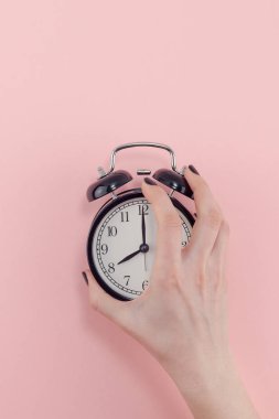 El ile çalar saat. Sabah kavramı